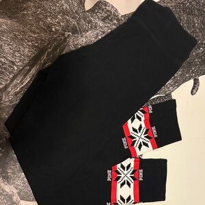 PINK Victoria's Secret Black and Red Snowflake Leggings